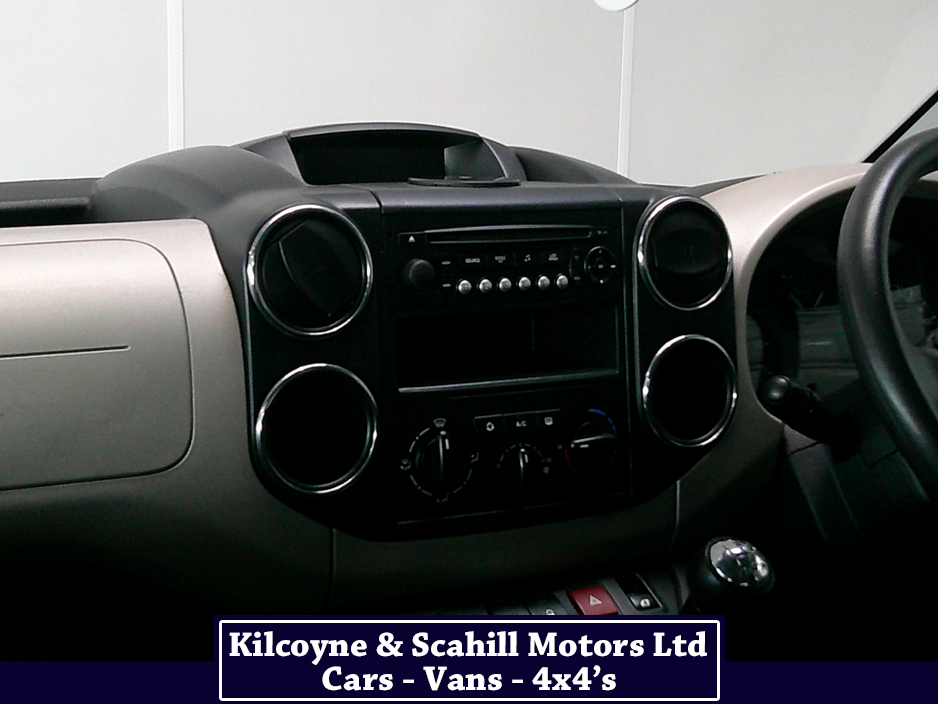 2013 Peugeot Partner - image 20