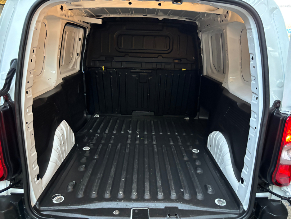 2022 Toyota Proace City - image 15