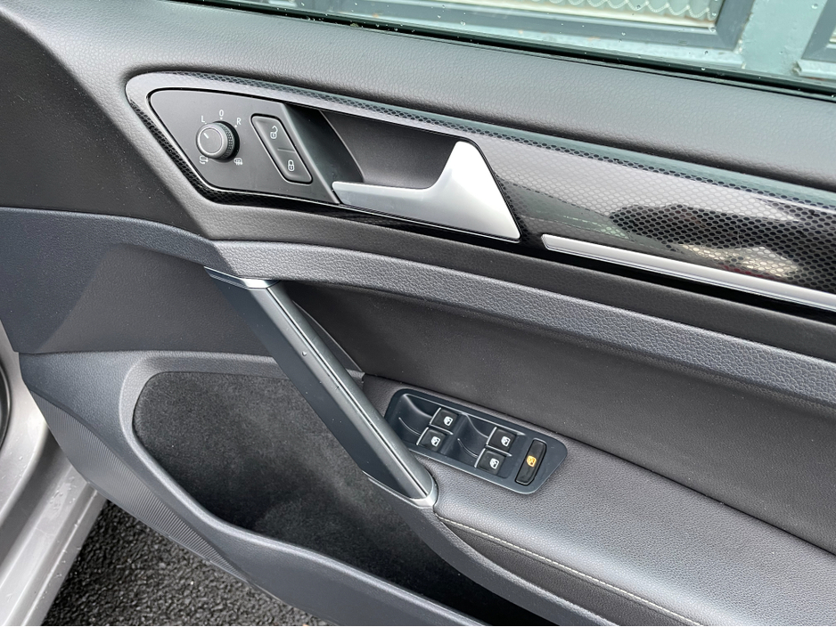 2017 Volkswagen Golf - image 22