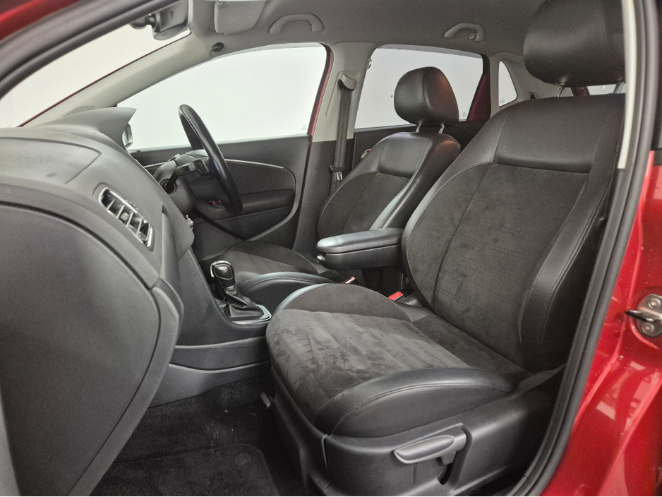 2016 Volkswagen Polo **HIGHLINE**AUTO**LEATHER/ALCANTARA SEATS**HEATED SEATS**ANDROID/APPLE MEDIA RADIO**DISTRONIC CRUISE CONTROL**LED HEADLAMPS**CLIMATE CONTROL**REVERSE CAMERA**AUTO LIGHTS**FOLDING MIRRORS**PADEL SHIFT* €13,499