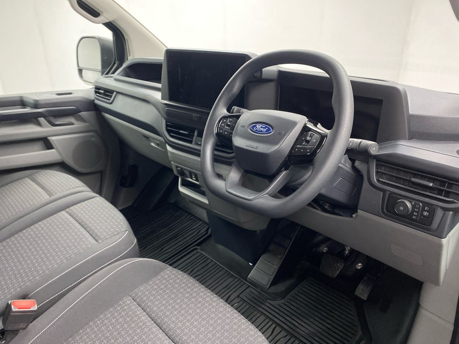 2025 Ford Transit Custom - image 6