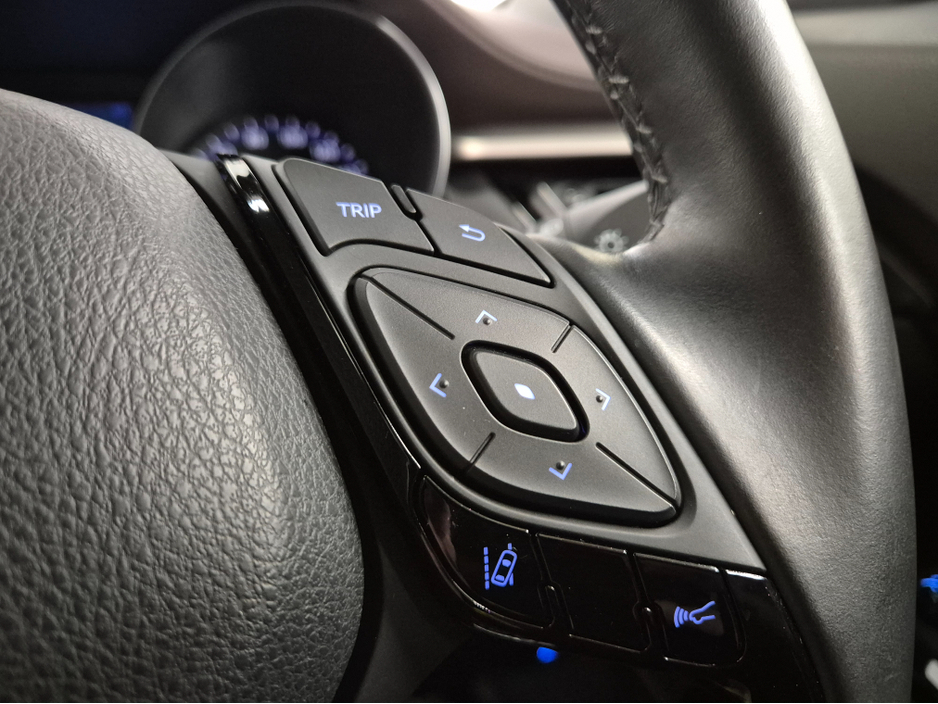 2019 Toyota C-HR **SPORT HYBRID**AUTO**KEYLESS ENTRY AND START**ANDROID/APPLE RADIO MEDIA UNIT**18" DIAMOND CUT ALLOYS**REVERSE CAMERA**HALF LEATHER SEATS**LANE DEPARTURE WARNING**ADAPTIVE CRUISE CONTROL**BLIND SPOT €21,949