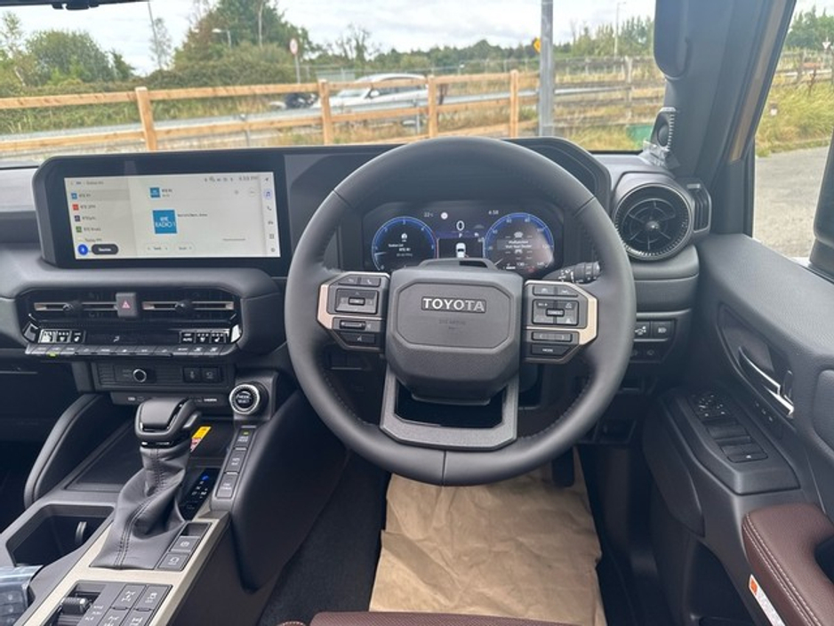 2025 Toyota Landcruiser - image 9