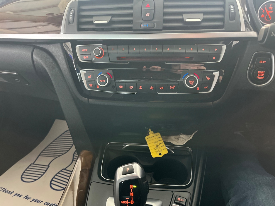 2017 BMW 3 Series - image 17