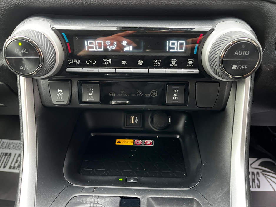 2025 Toyota Rav4 2.5 HYBRID SOL AUTO 218 BHP LEATHER €43,995