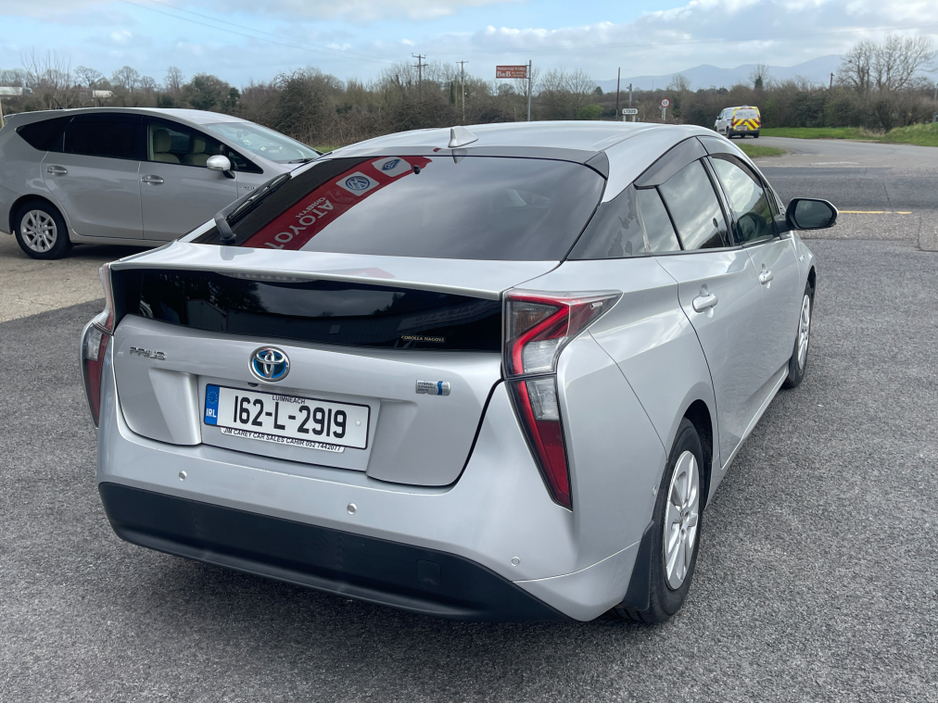 2016 Toyota Prius - image 7