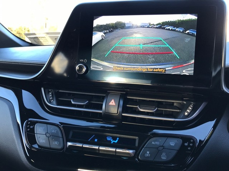 2022 Toyota C-HR - image 13