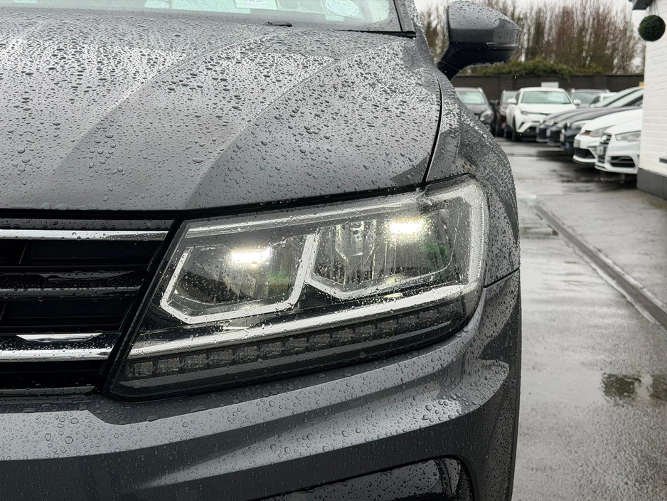 2017 Volkswagen Tiguan - image 11