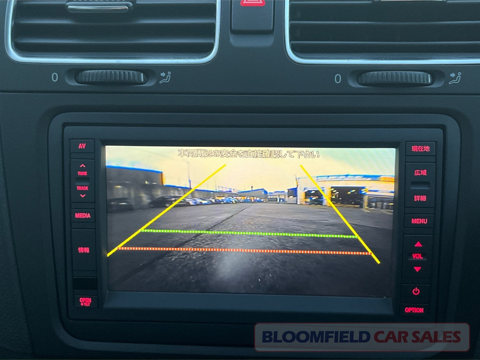 2011 Volkswagen Golf HIGHLINE , SUNROOF // LOW MILEAGE €8,950