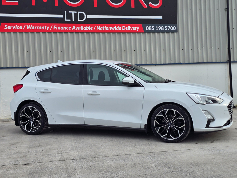 2019 Ford Focus - image 6