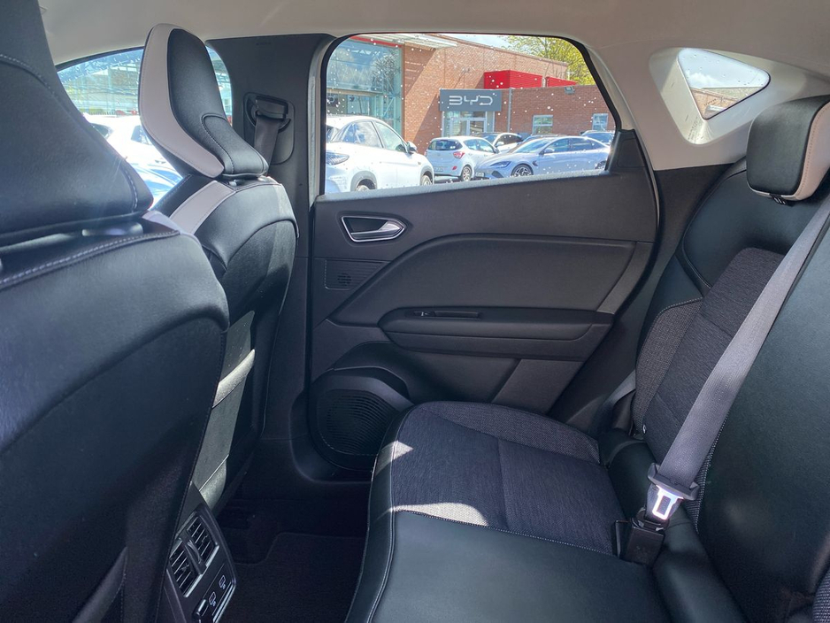 2020 Renault Captur - image 13