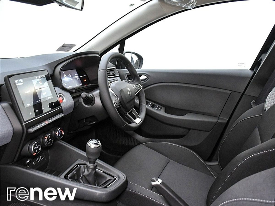 2025 Renault Clio - image 5