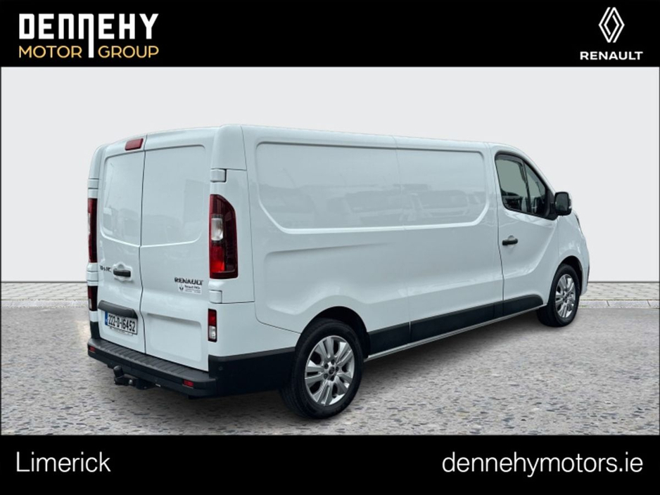 2022 Renault Trafic - image 15