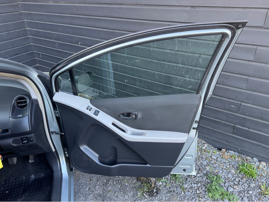 2007 Toyota Yaris - image 16