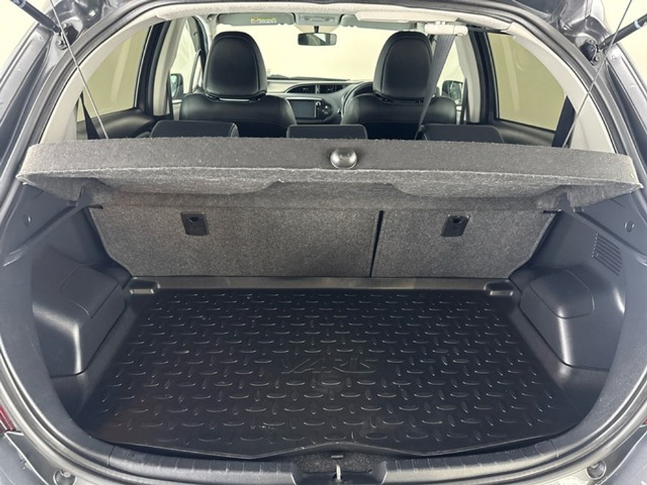 2015 Toyota Yaris - image 10