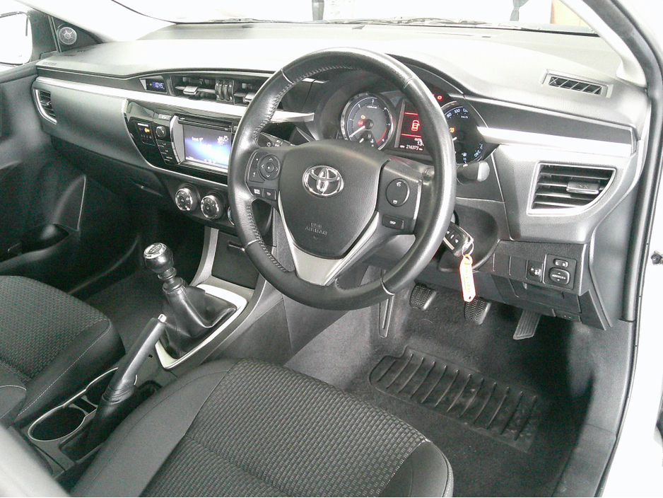 2014 Toyota Corolla - image 21