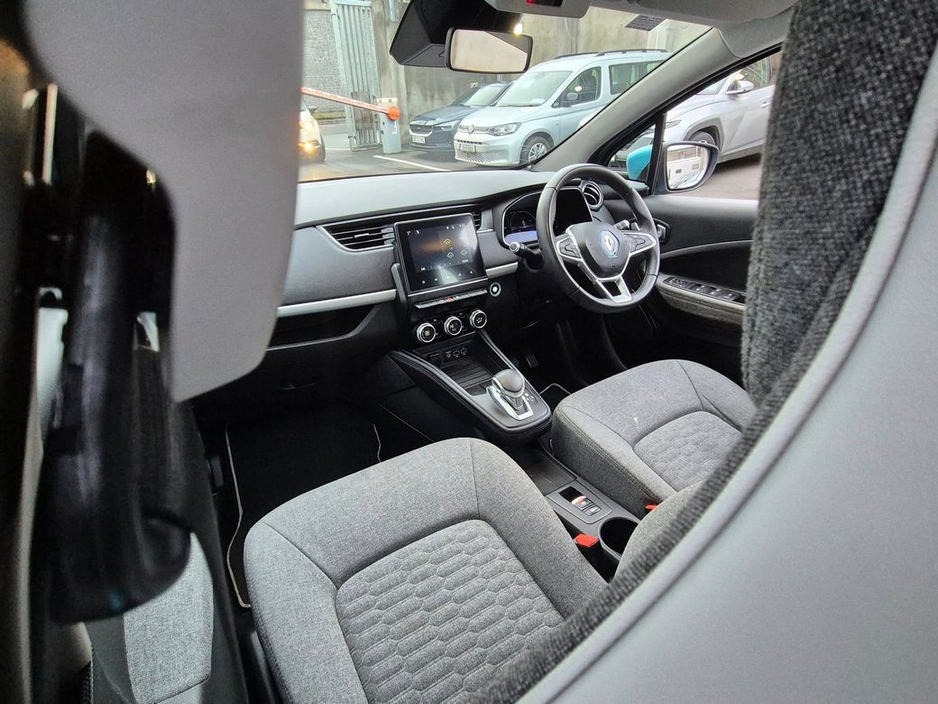 2020 Renault Zoe - image 17