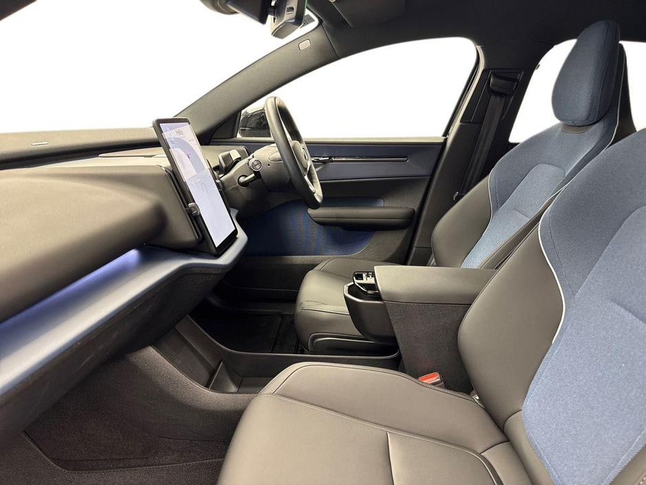 2024 Volvo EX30 - image 2