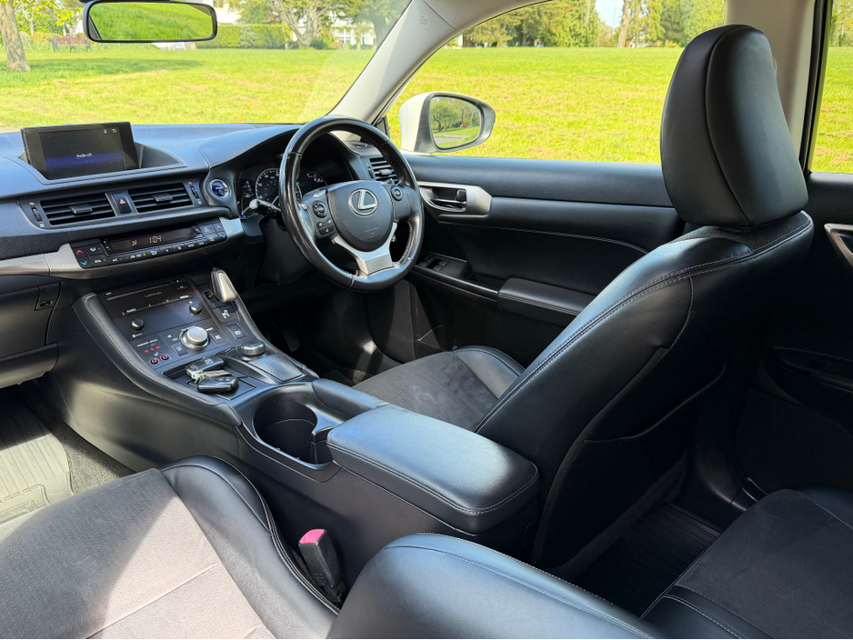 2016 Lexus CT 200 h - image 28