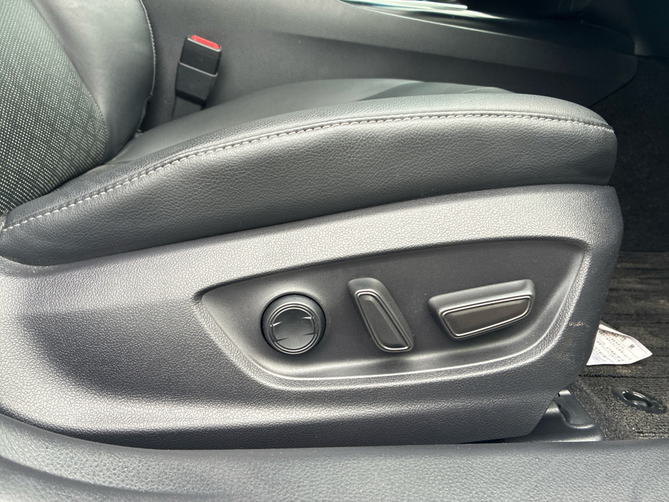 2019 Toyota Camry - image 13