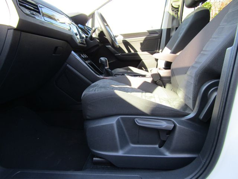 2017 Volkswagen Touran - image 12