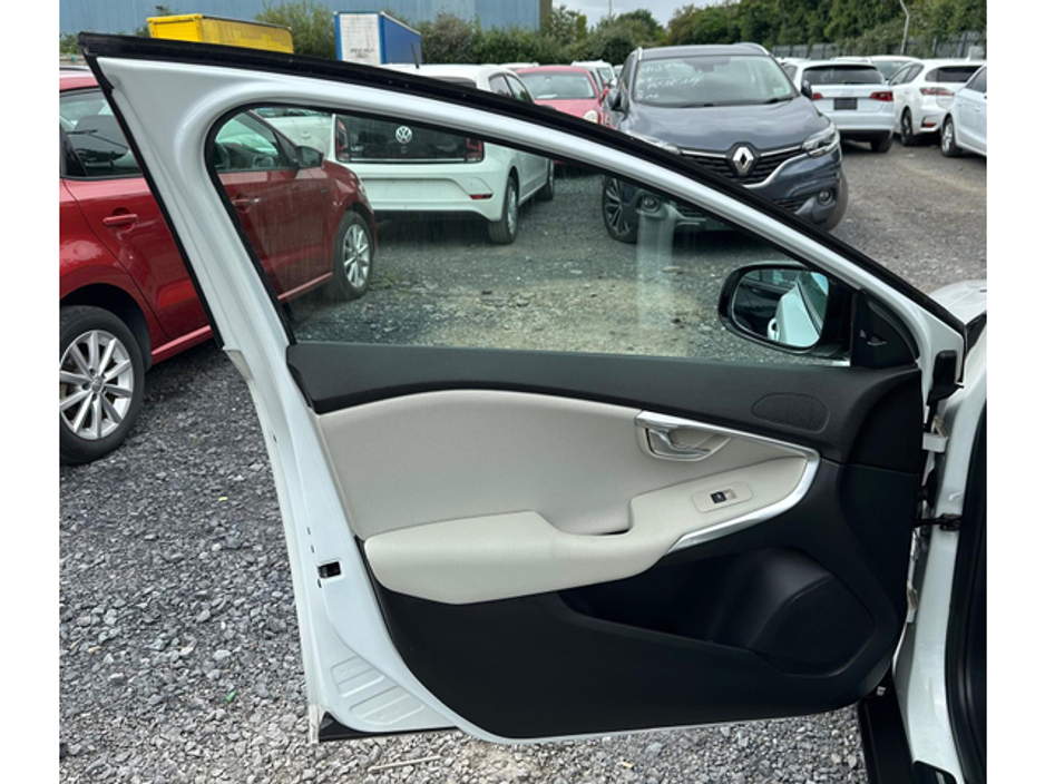 2015 Volvo V40 Cross Country D4 2.0L DIESEL AUTOMATIC(2293) €12,995