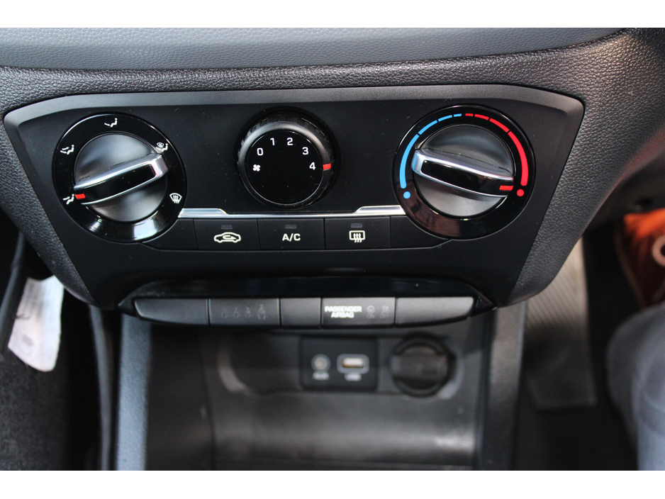 2017 Hyundai i20 - image 16