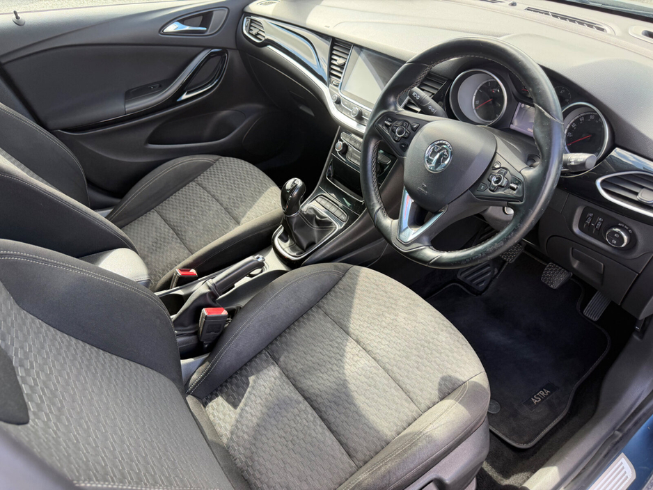 2015 Vauxhall Astra - image 11