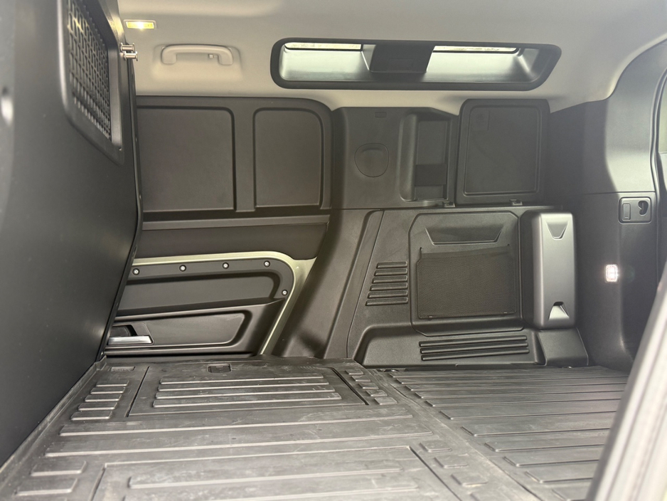 2021 Land Rover Defender - image 20