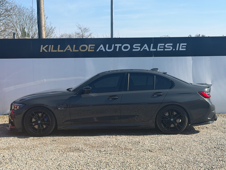 2021 BMW 3 Series - image 4