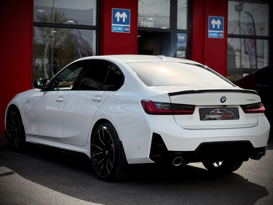 2025 BMW 3 Series - image 6
