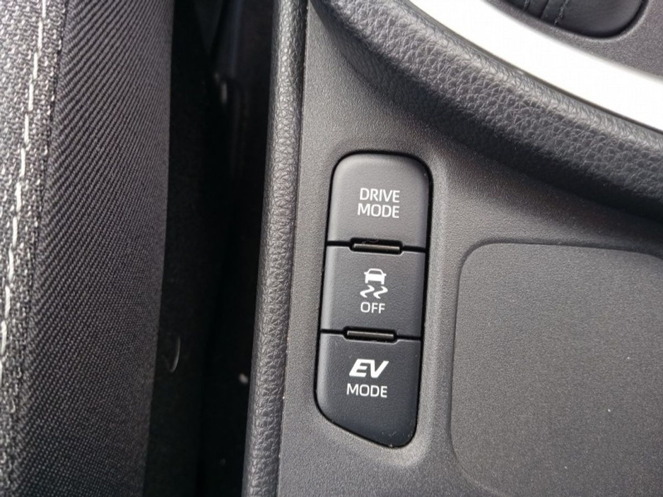 2024 Toyota Yaris Cross 1.5 Hybrid Luna Sport (Pearl white) €30,850