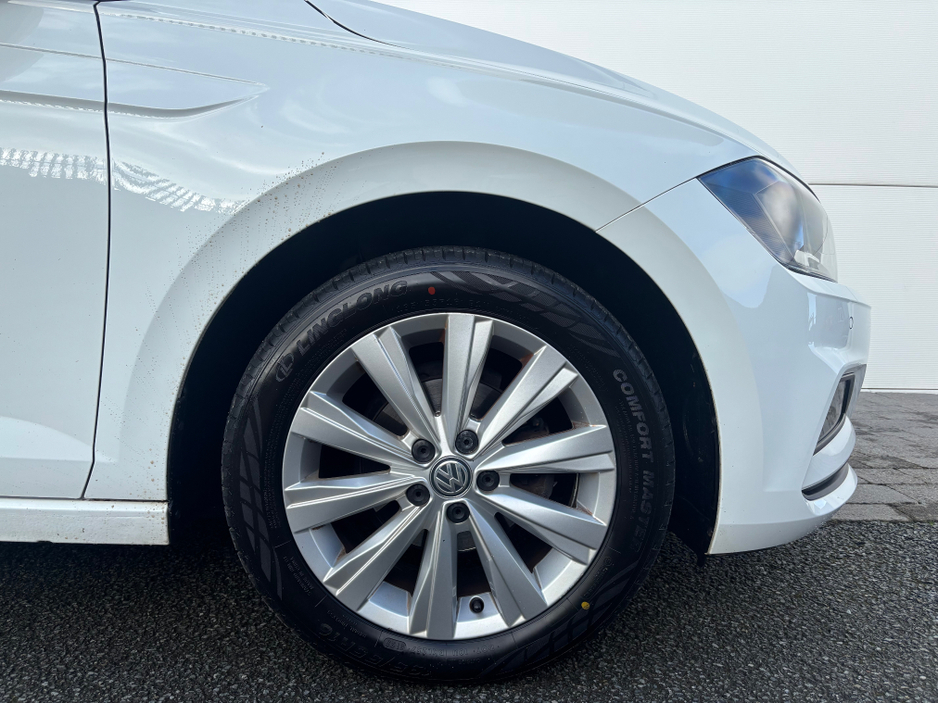 2019 Volkswagen Polo - image 2