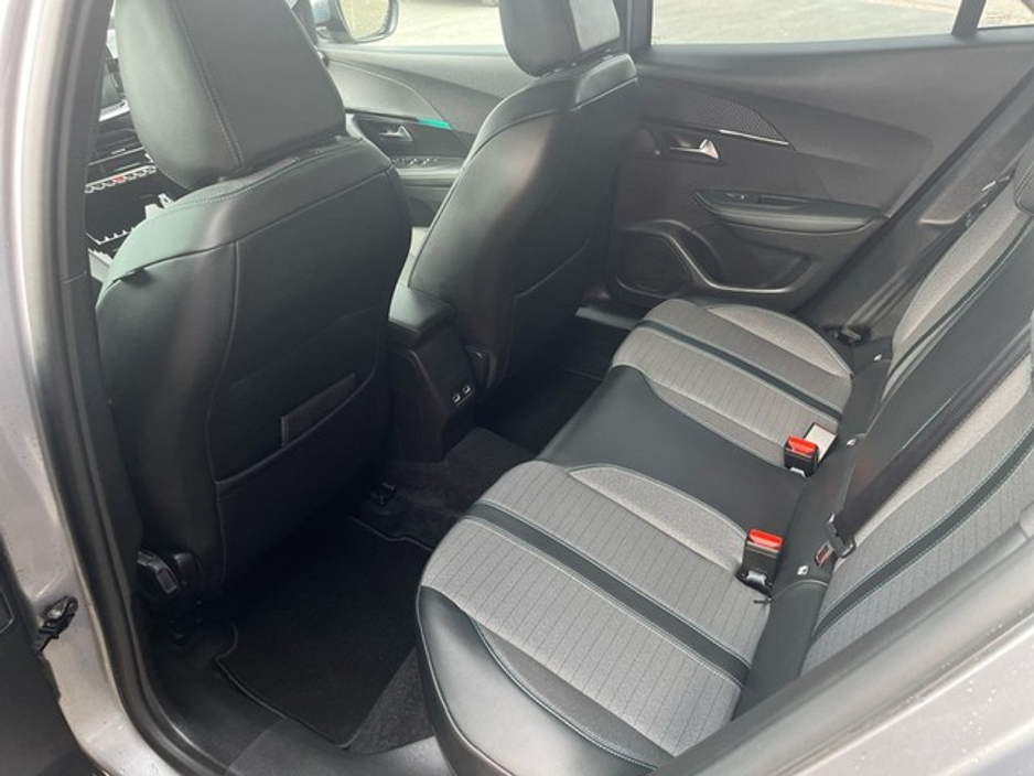 2022 Peugeot 2008 - image 7