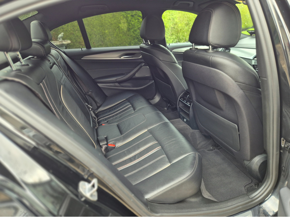 2017 BMW 5 Series - image 13