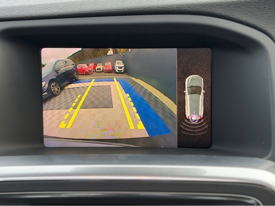 2017 Volvo V60 - image 24