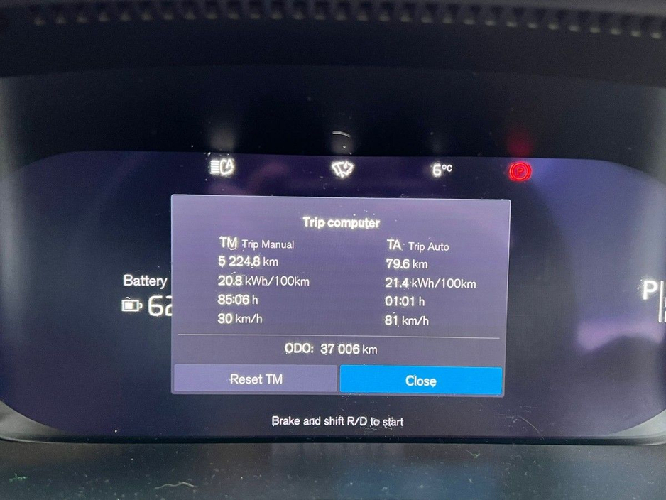 2023 Volvo XC40 - image 2