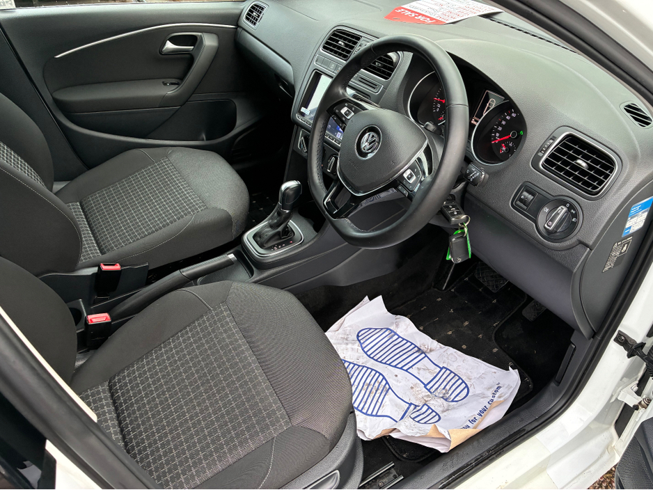 2014 Volkswagen Polo - image 10