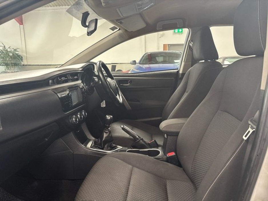 2016 Toyota Corolla - image 6