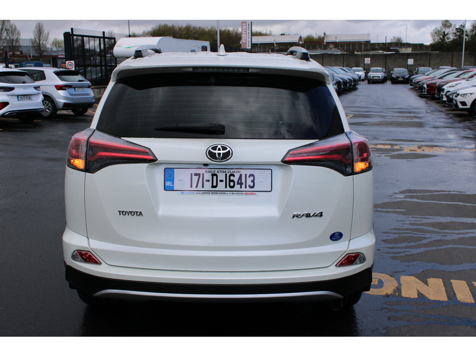 2017 Toyota Rav4 - image 4