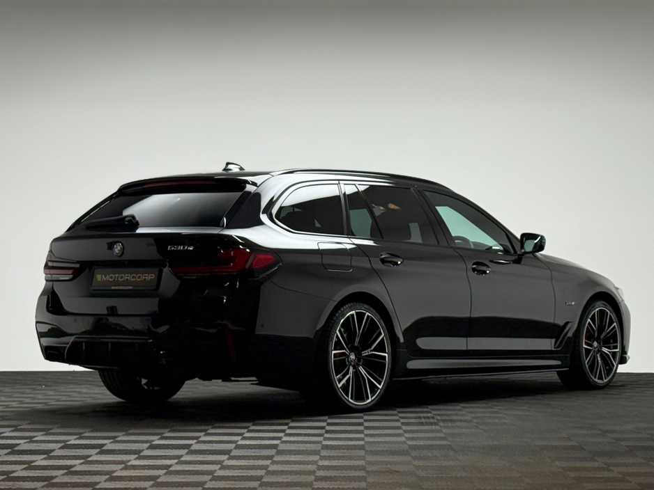 2023 BMW 5 Series - image 7