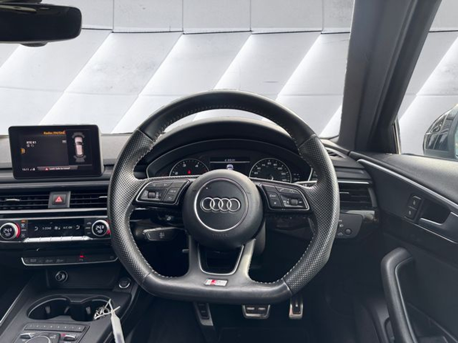 2017 Audi A4 - image 10