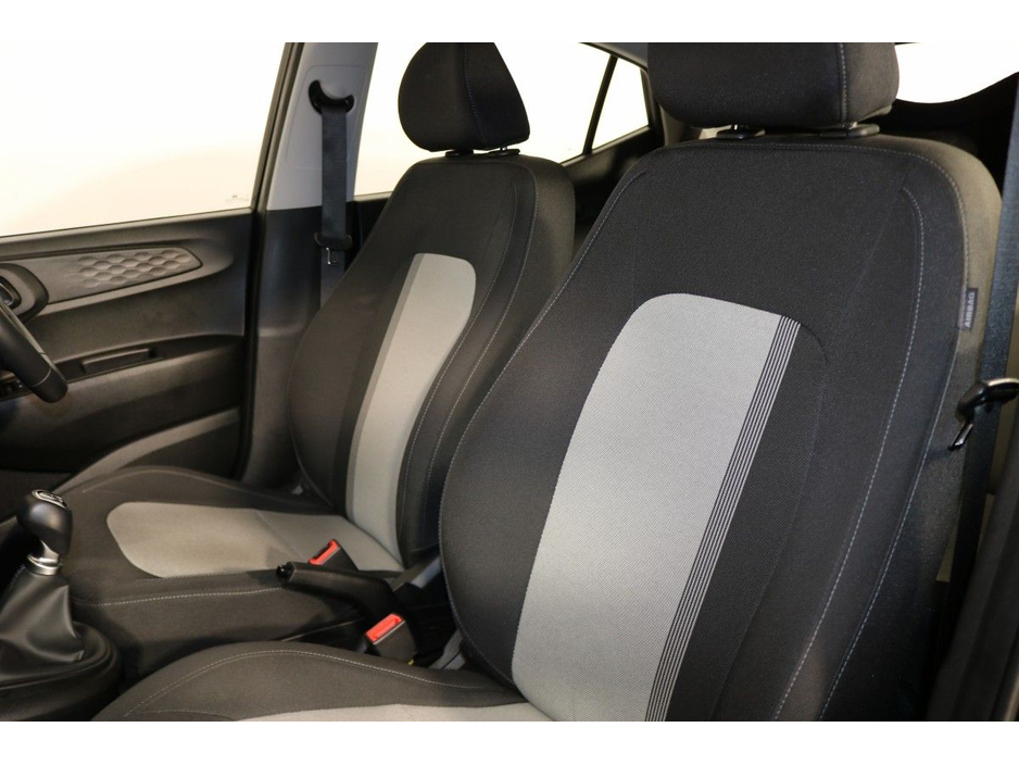 2023 Hyundai i10 - image 9