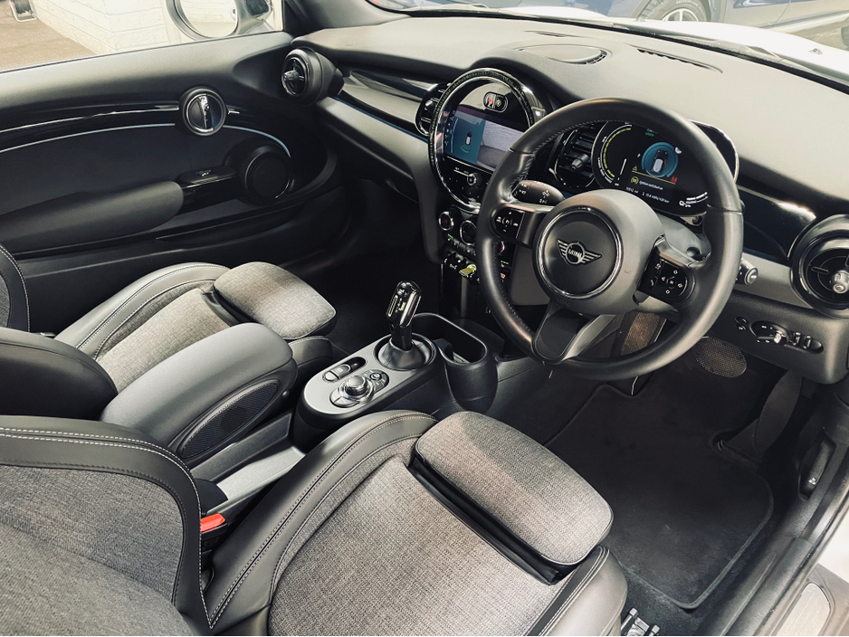 2023 MINI Cooper S - image 9