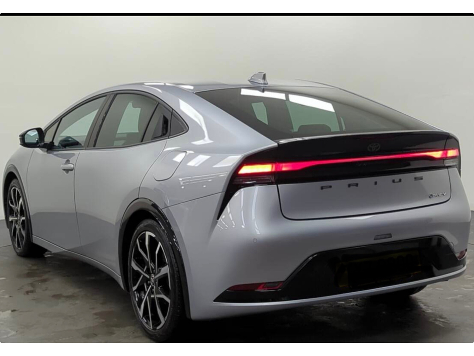 2025 Toyota Prius - image 2