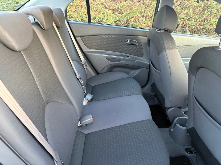 2008 Kia Rio - image 9
