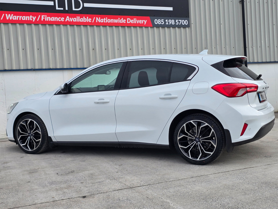 2019 Ford Focus - image 18