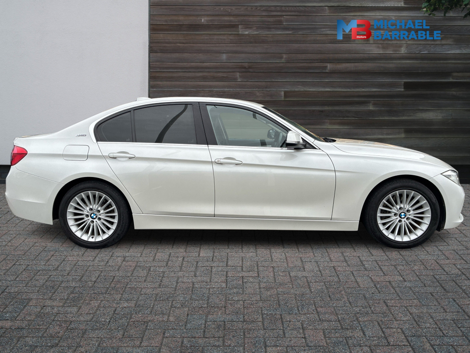 2016 BMW 3 Series - image 4