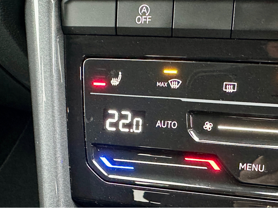 2023 Volkswagen T-Roc ++JUST 6K KML++ STYLE 1.5 TSI D7F 150HP €34,950