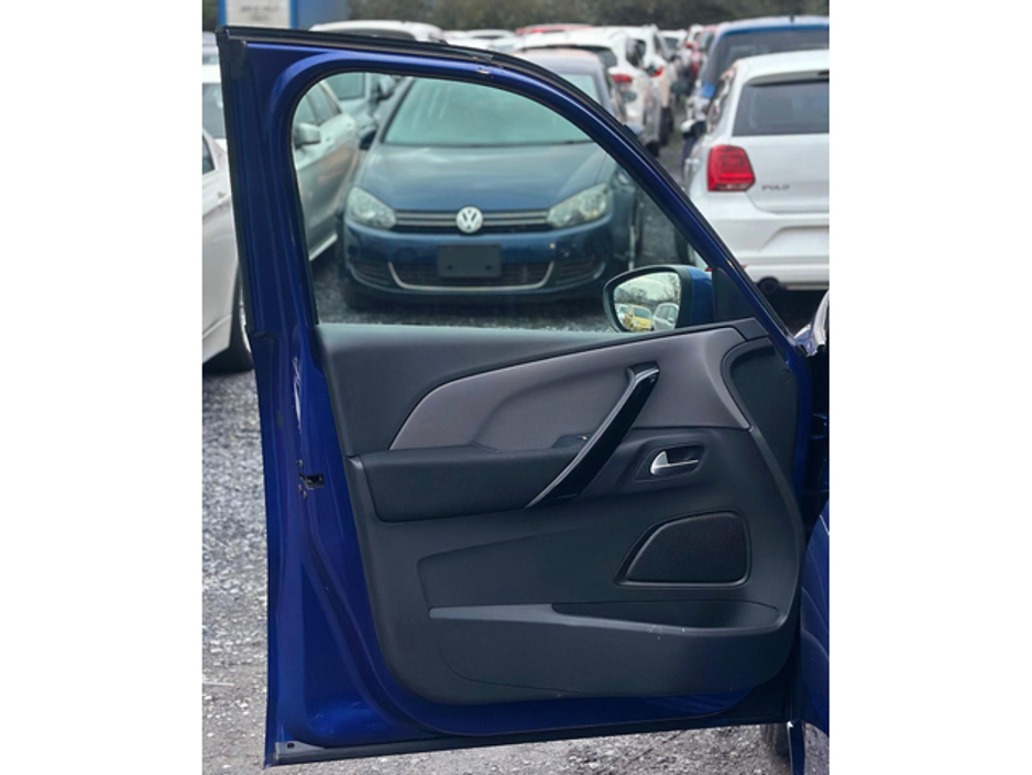 2017 Citroen Grand C4 Picasso - image 6